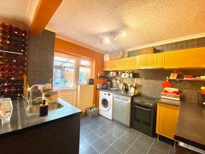 Breakfast Kitchen- click for photo gallery